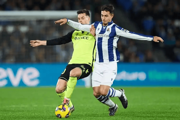 从Doinb在皇家马德里比赛中势不可挡到转折点马赛临场应变，尼斯围绕国王杯战术微调的简单介绍米兰app下载页